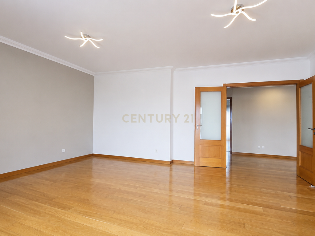 T2 com Box para arrendamento em Porto Salvo, Oeiras - Image 2