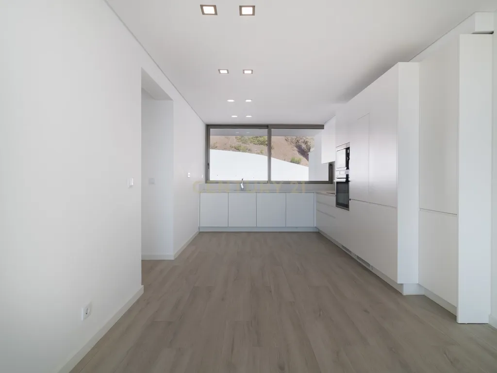 Condomínio Villas d’Ouro – Exclusividade e Conforto no Coração de Sesimbra - Image 30