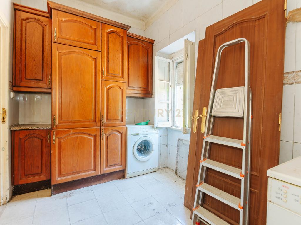 Apartamento T3 para Remodelação com Terraço | Alvito | Lisboa - Image 20
