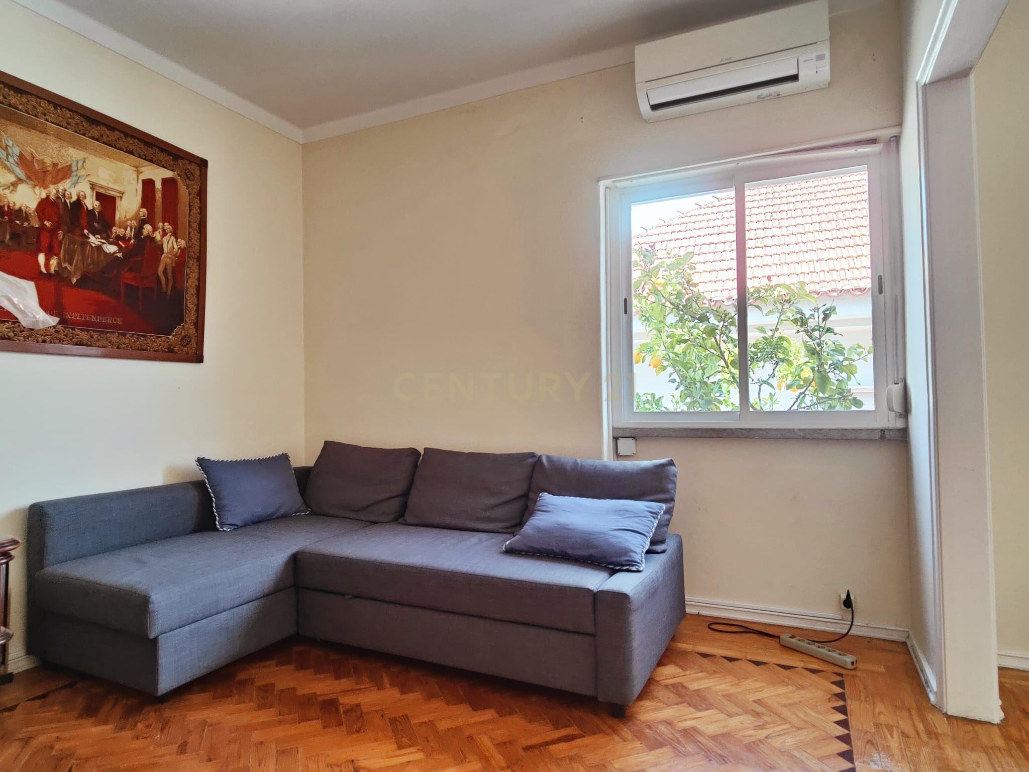 Prédio Bi-Familiar T2 e 2 Anexos Tipologia T1 Em Zona Residencial Tranquila Na Póvoa de Santo Adrião  - Image 22