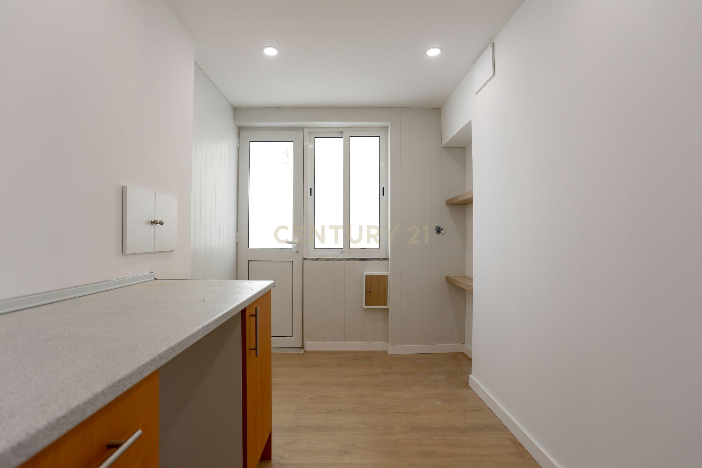 Fotografia 3 de Apartamento T2 com arrecadação em Peniche
