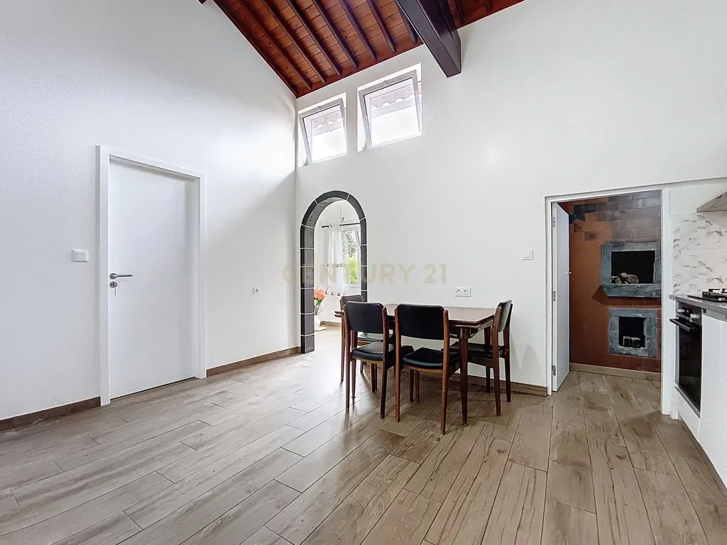 Encantadora Moradia T2 com Jardim em Ponta Delgada - Image 6