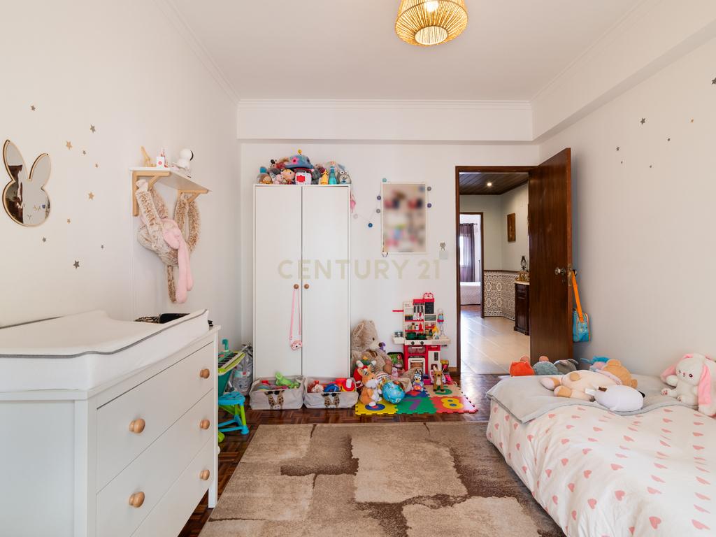 Um apartamento com luz, espaço e a base certa para criar uma casa à sua medida - Image 22