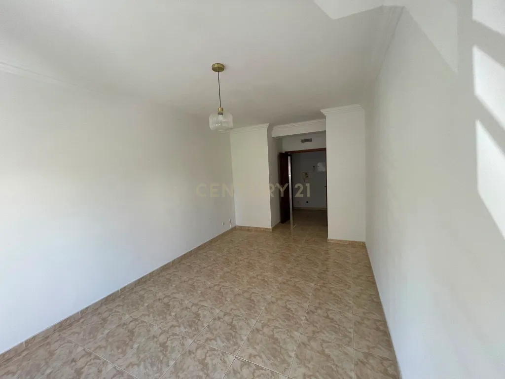 T2 Remodelado em Santa Marta do Pinhal – Corroios - Image 8