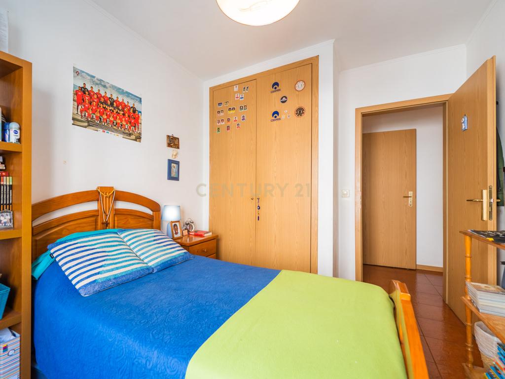 Apartamento T3 na Rua Inácio Duarte, Carnaxide e Queijas - Image 15