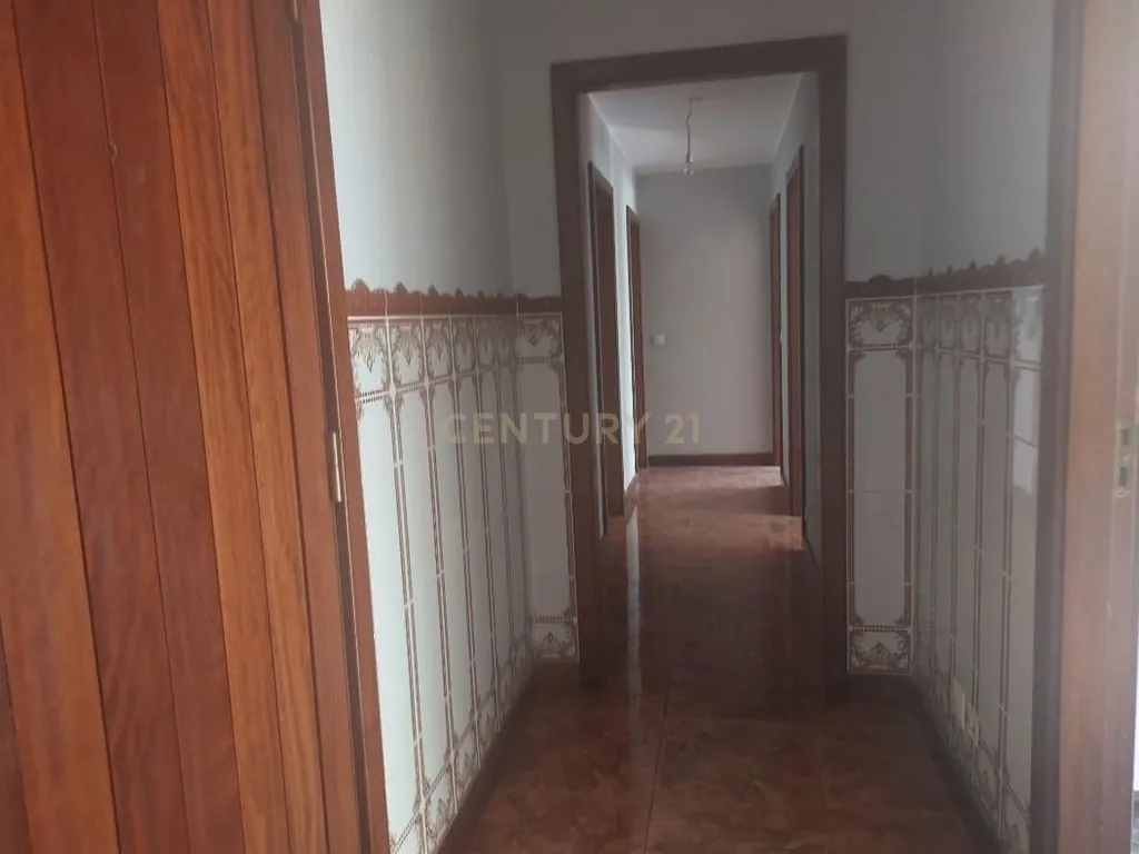 Apartamento T2 em Matosinhos com Garagem e Varanda - Image 5