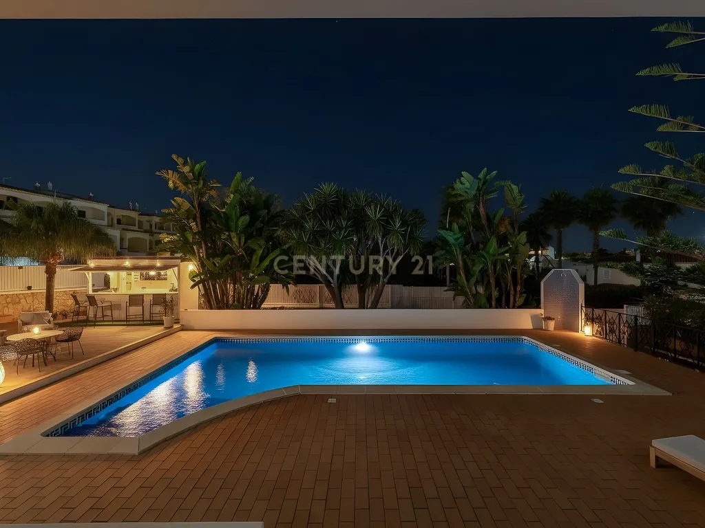 Moradia T4 em Ferragudo, próxima a praias, com Piscina aquecida, Bar e Lounge Exterior - Image 49