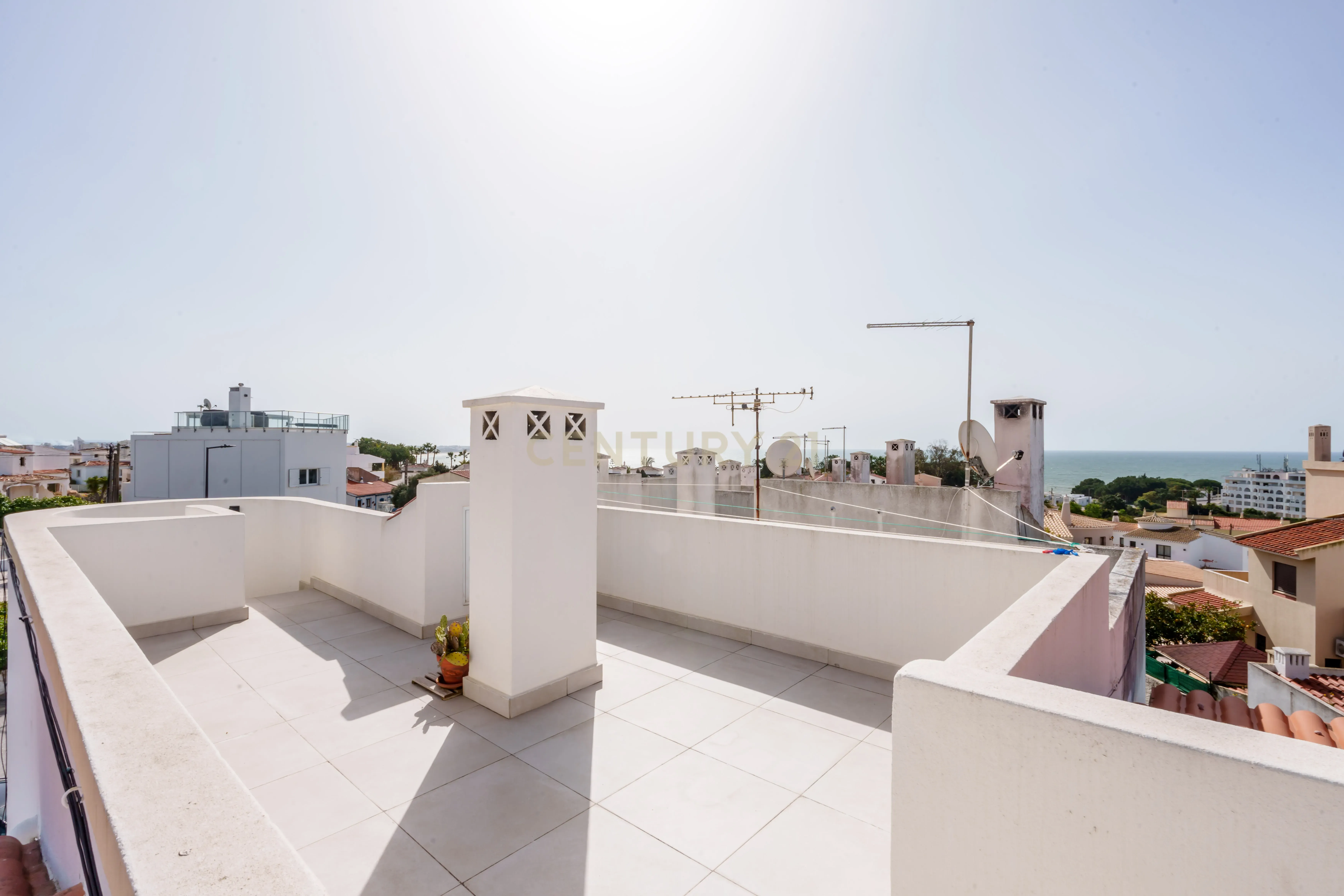 APARTAMENTO COM TERRAÇO PRIVADO EM ALPORCHINHOS - Image 15