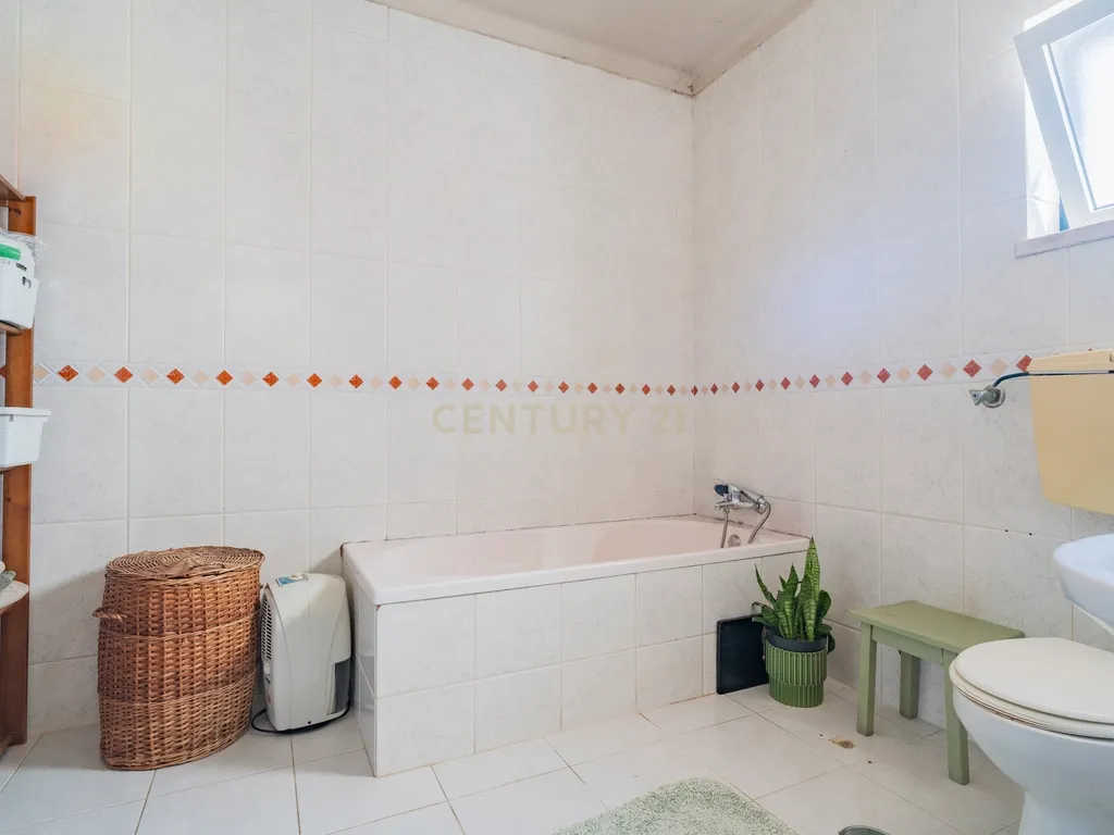 🏡 Moradia na Nazaré com enorme potencial de valorização - Image 22