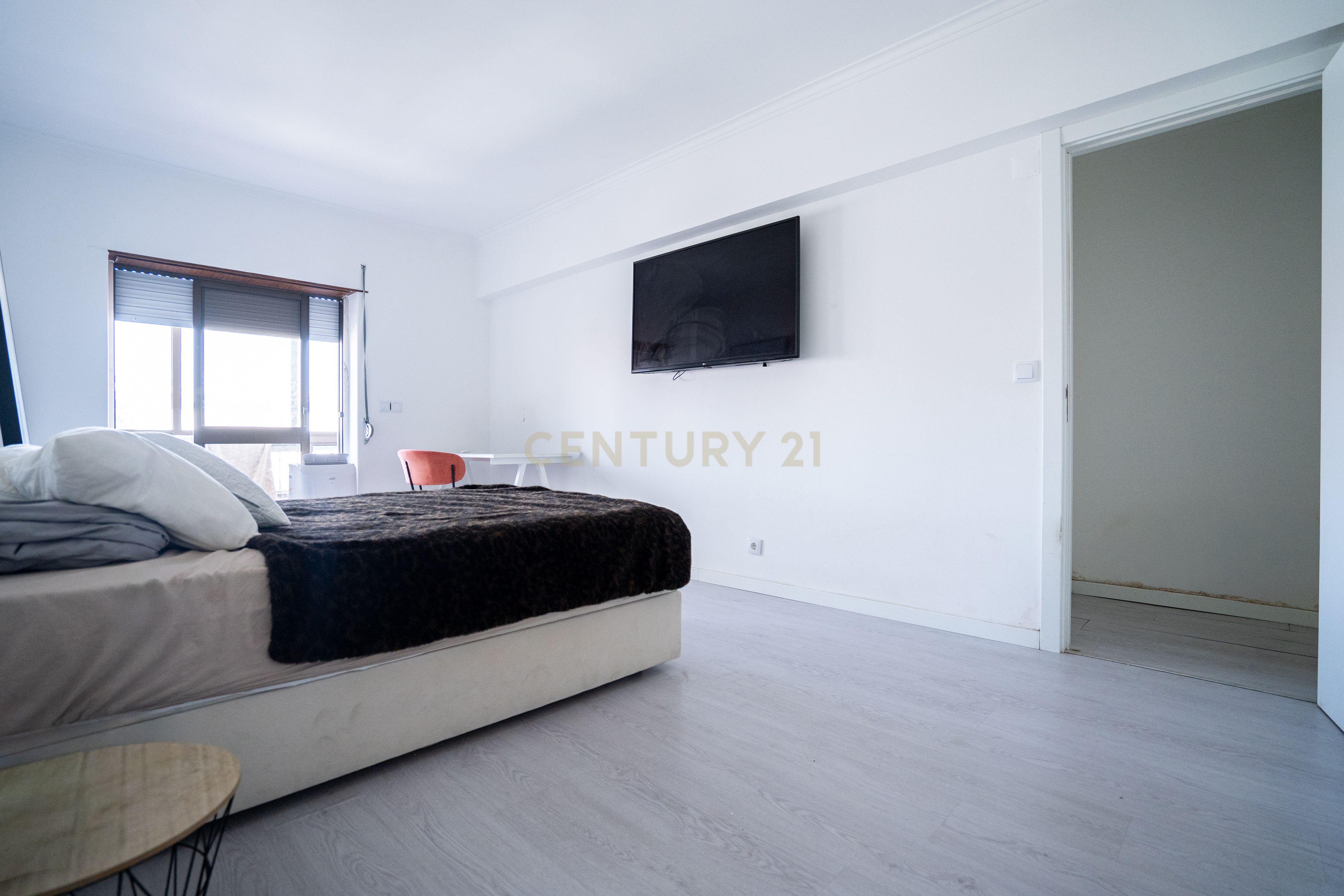 Fotografia 11 de Fantástico Apartamento T2 Transformado em T3 na Parede – Próximo da Praia com estacionamento