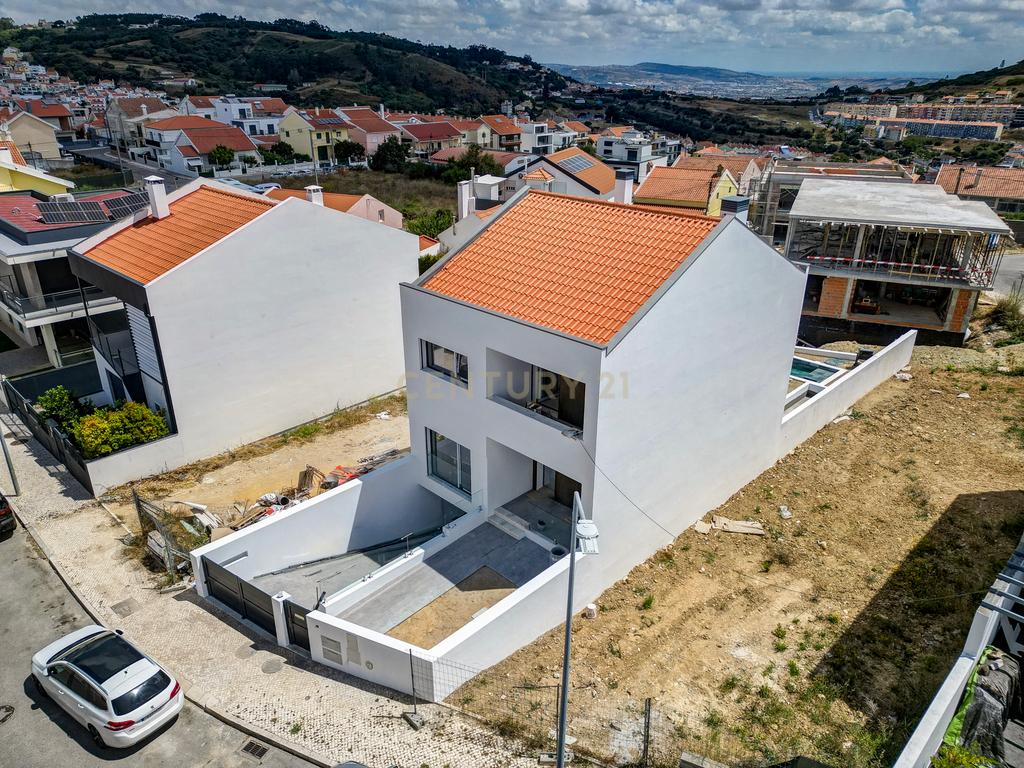 Moradia T4 com piscina em Caneças - Image 79