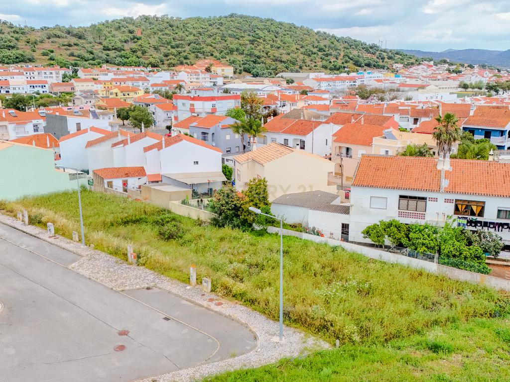 LOTE URBANO PARA MORADIA GEMINADA - Image 1