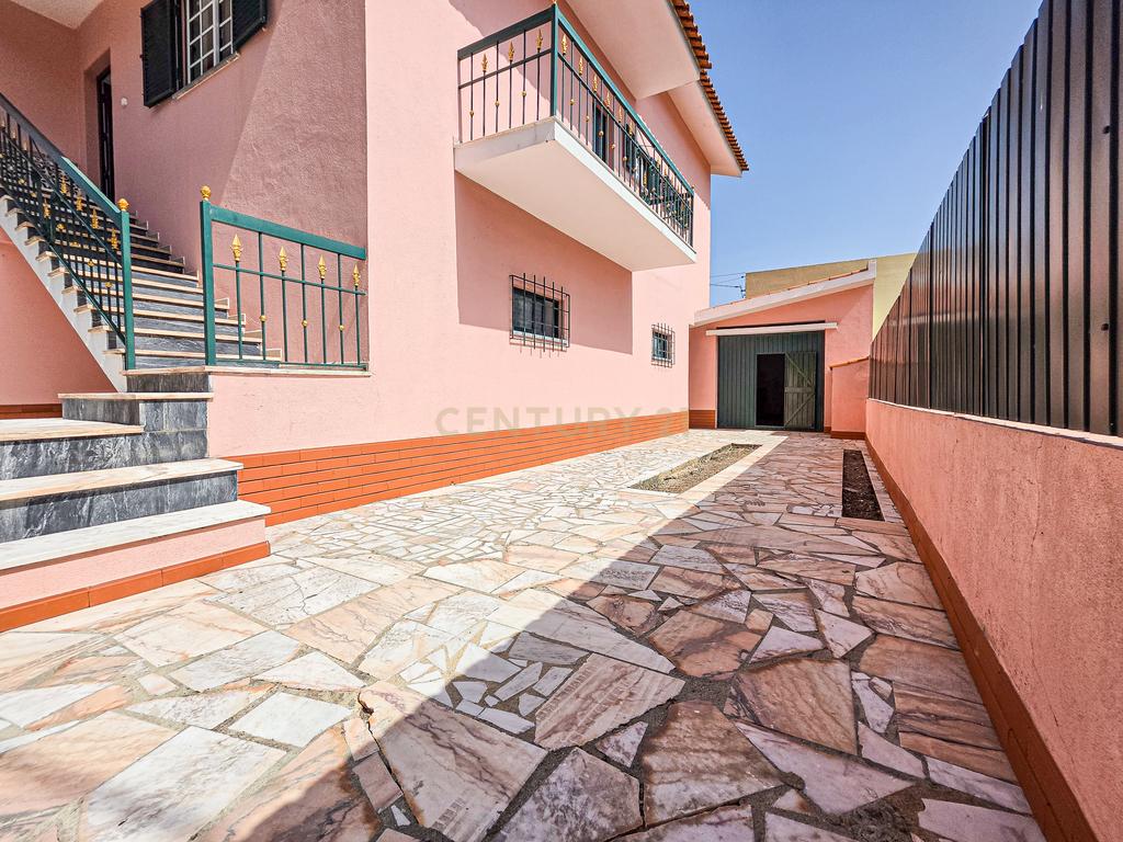 Moradia T3 + Loja em Fernão Ferro, Seixal - Oportunidade Única! - Image 57