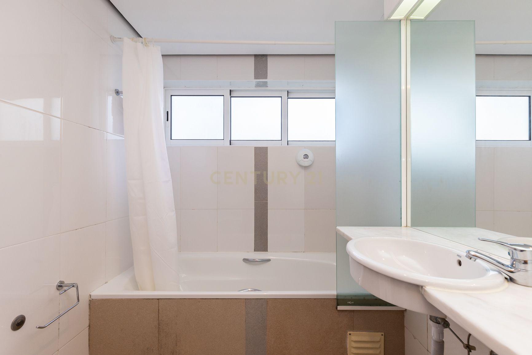 T2 , Golden Club Cabanas. - Image 23