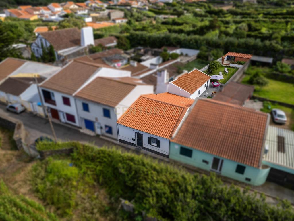 Moradia T2 Aconchegante com Bons Acabamentos no Pico da Pedra - Image 1
