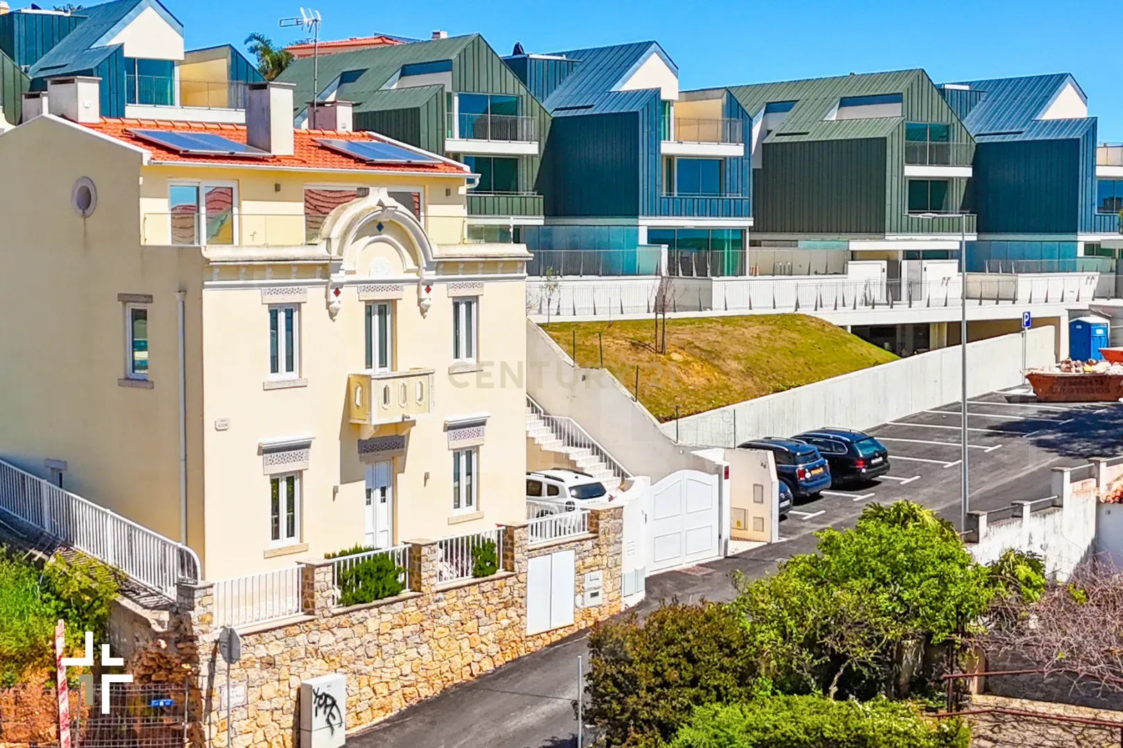 Fotografia 3 de T3+1 Duplex em Moradia Bifamiliar | São Pedro do Estoril