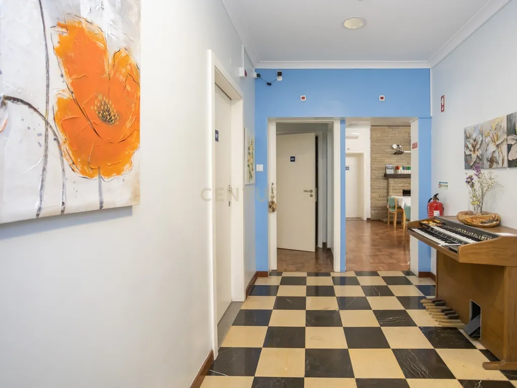 Fantástica Moradia Versátil com Piscina e Jardim, junto a serra da Arrábida – Setúbal - Image 34