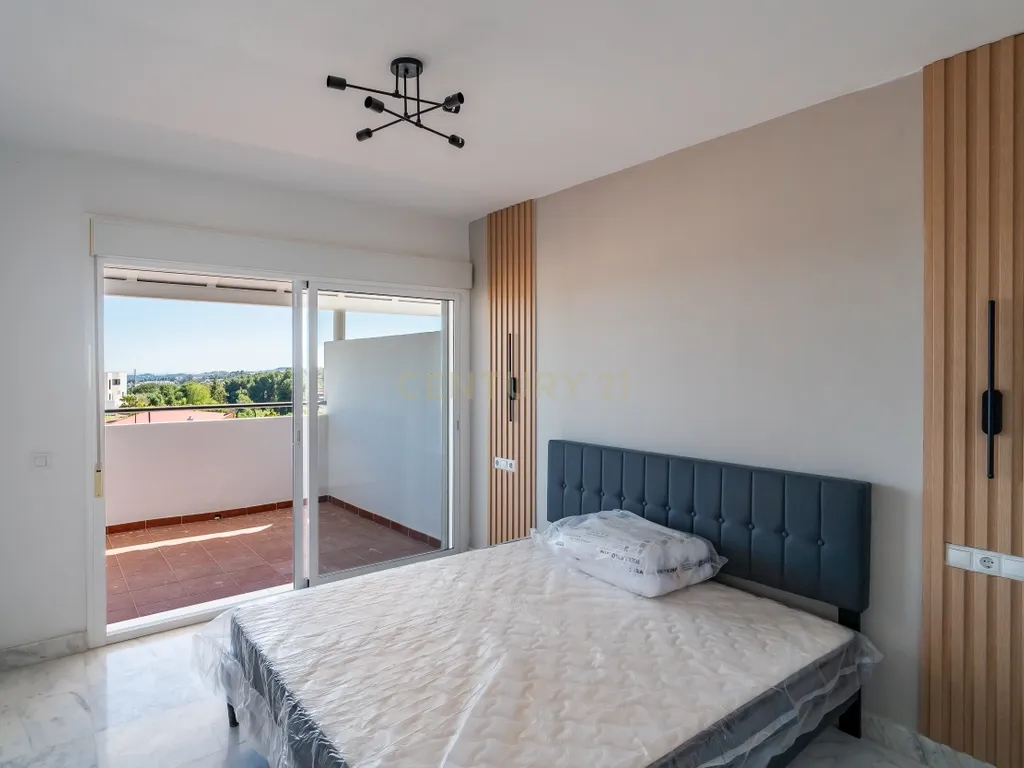 🌊 Moradia em banda com vista mar, piscina privada e amplos espaços em Mijas - Image 11