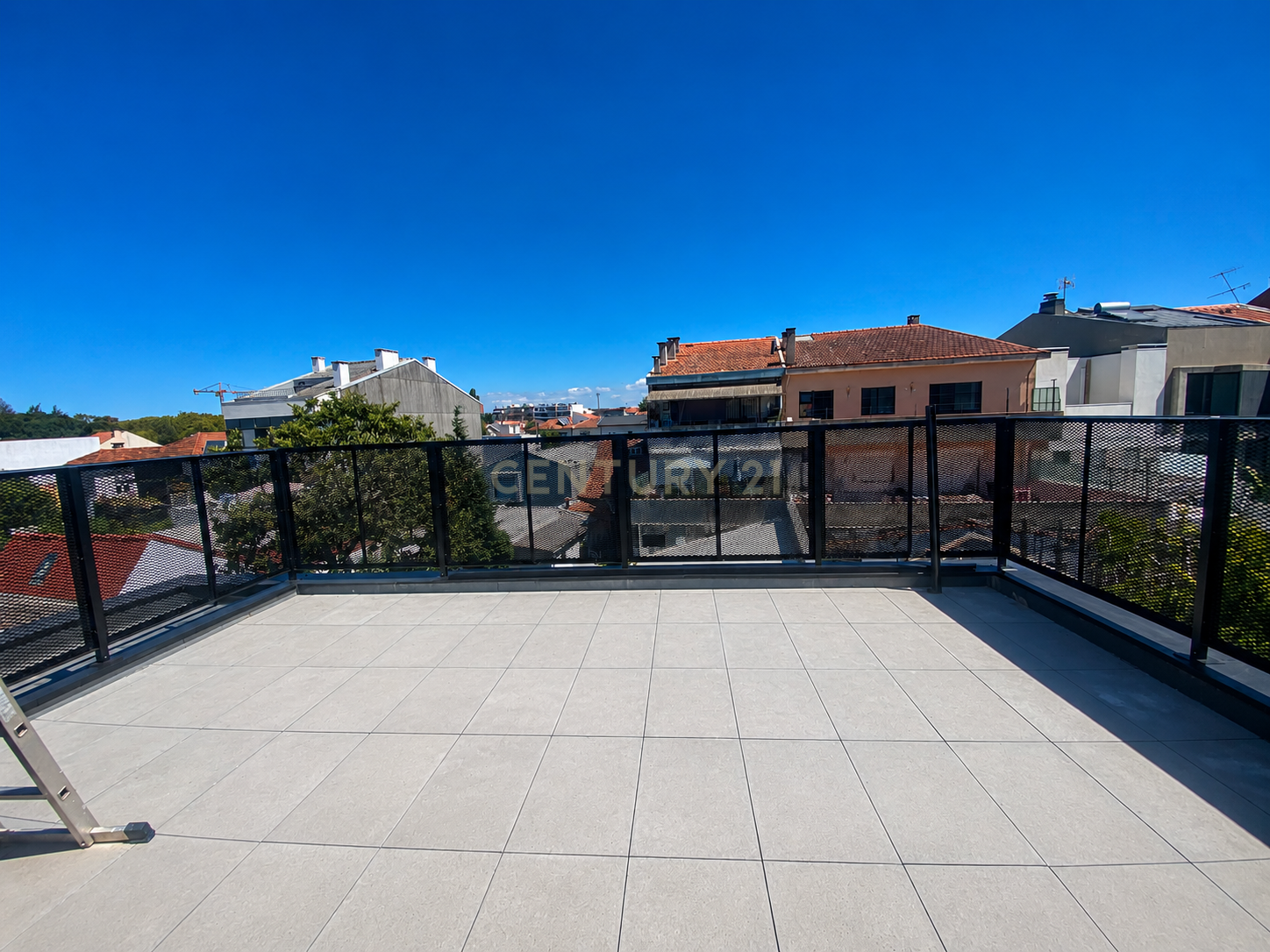 Fotografia 9 de T2+1 Duplex com Acesso Privativo por Elevador, Terraço e Mezzanine | FONTEDAMOURA80