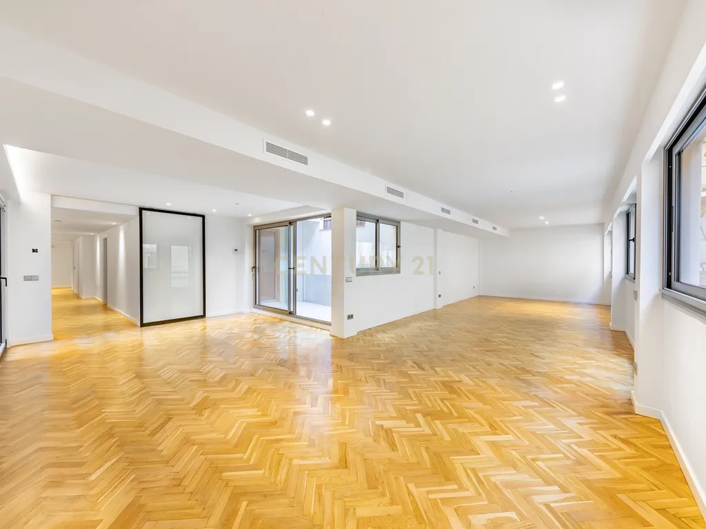Espetacular apartamento renovado de 220 m² com 4 quartos - Image 7