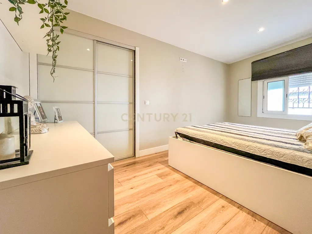 Apartamento T2 com Terraço em Mataró, Barcelona - Image 13
