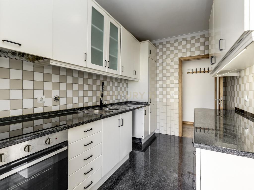 Apartamento T3+Box em Telheiras – Rua Fernando Lopes Graça - Lisboa - Image 10