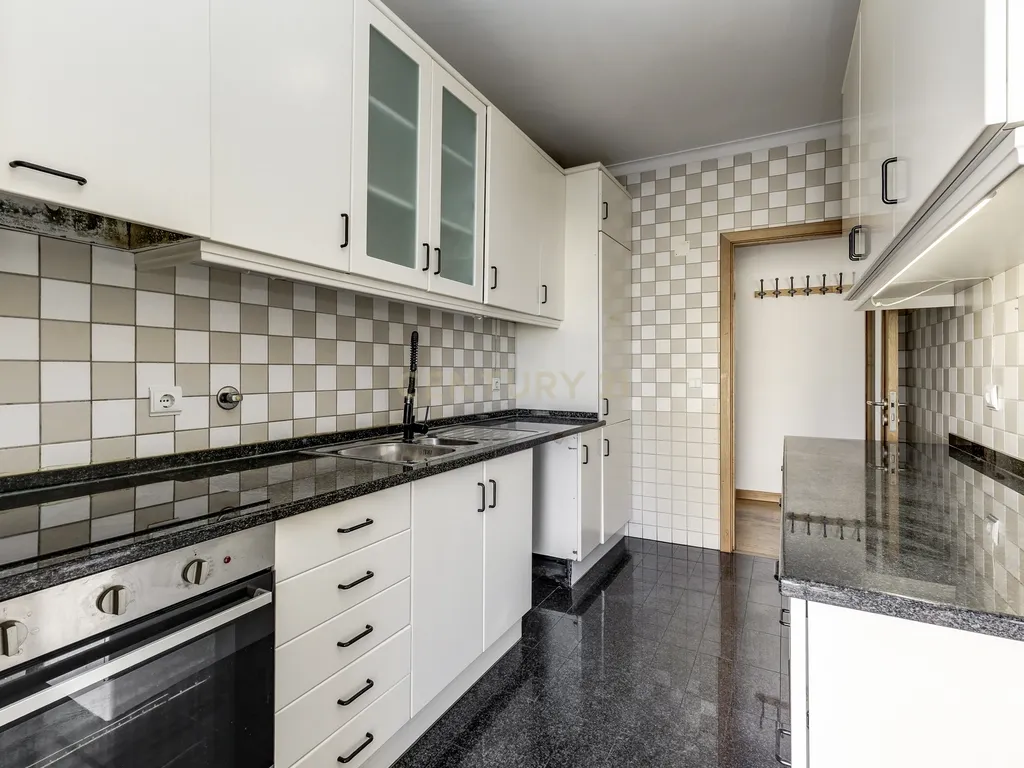 Apartamento T3+Box em Telheiras – Rua Fernando Lopes Graça - Lisboa - Image 10