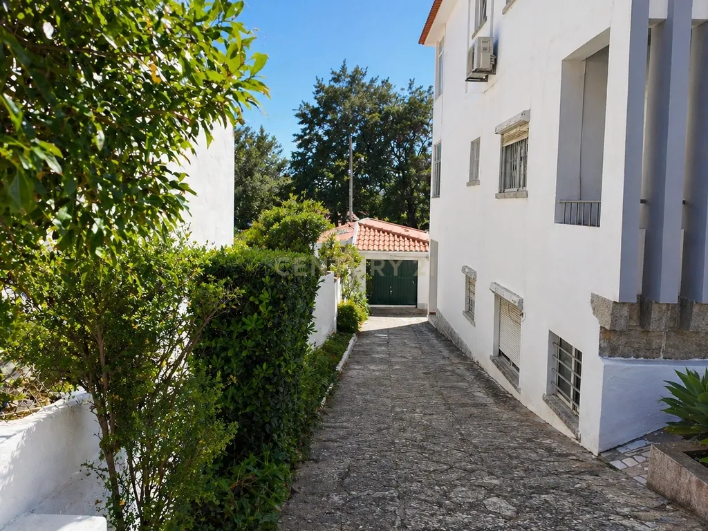 T2 com 2 Anexos arrendados | Bairro do Alcaide - Cascais - Image 2