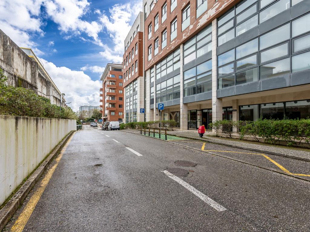 Escritório para Venda | 122 m² | 3 Estacionamentos | Lisboa - Image 2