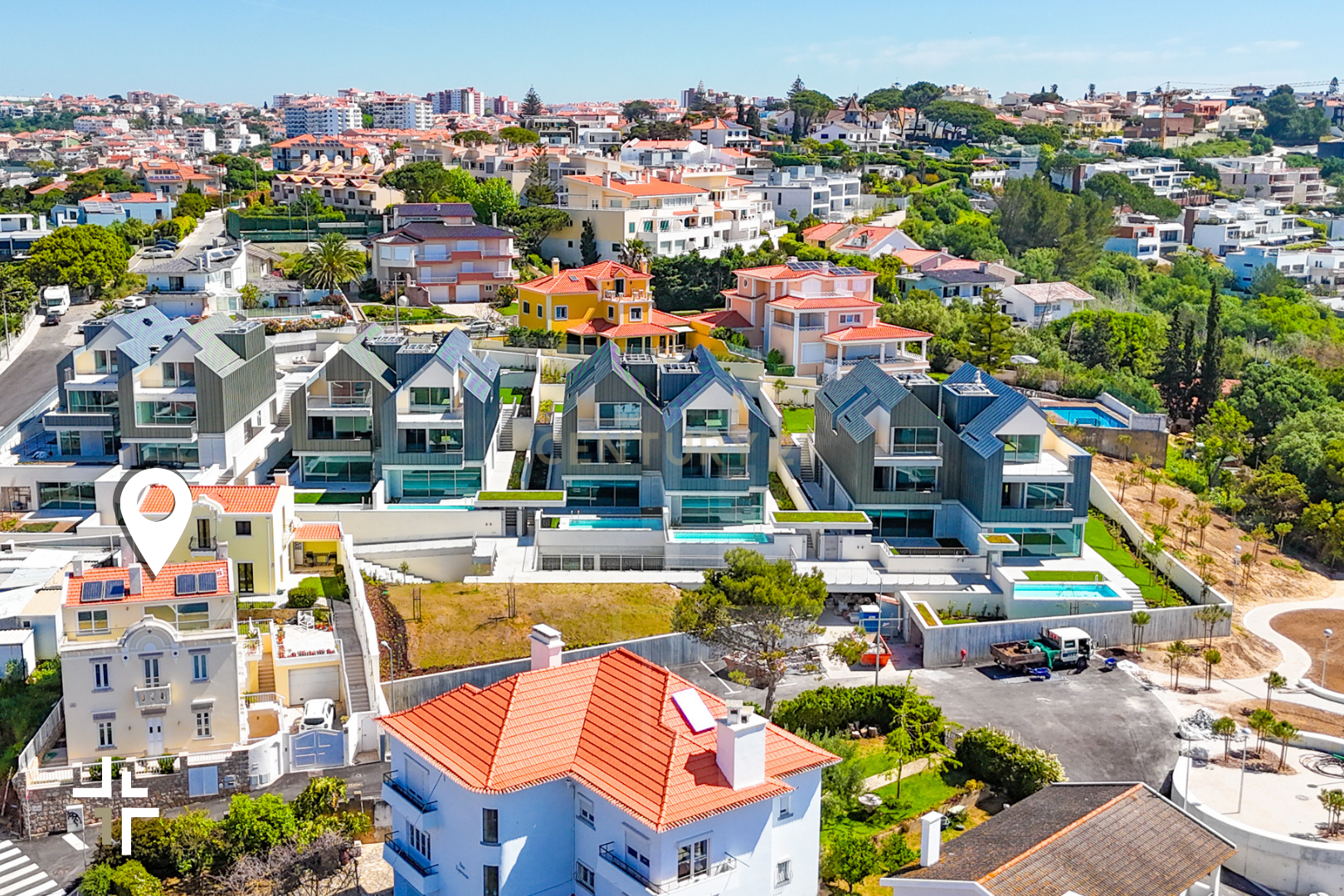 Fotografia 4 de T3+1 Duplex em Moradia Bifamiliar | São Pedro do Estoril