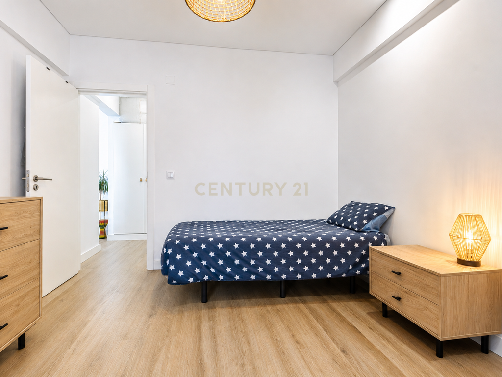Apartamento T1 - totalmente remodelado - Elevador- S. António Caparica - Image 12