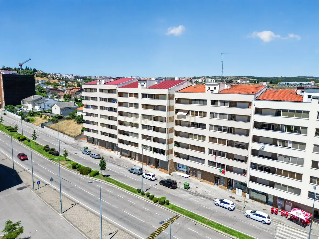 Apartamento T3 em Bragança com Vista Panorâmica - Image 2