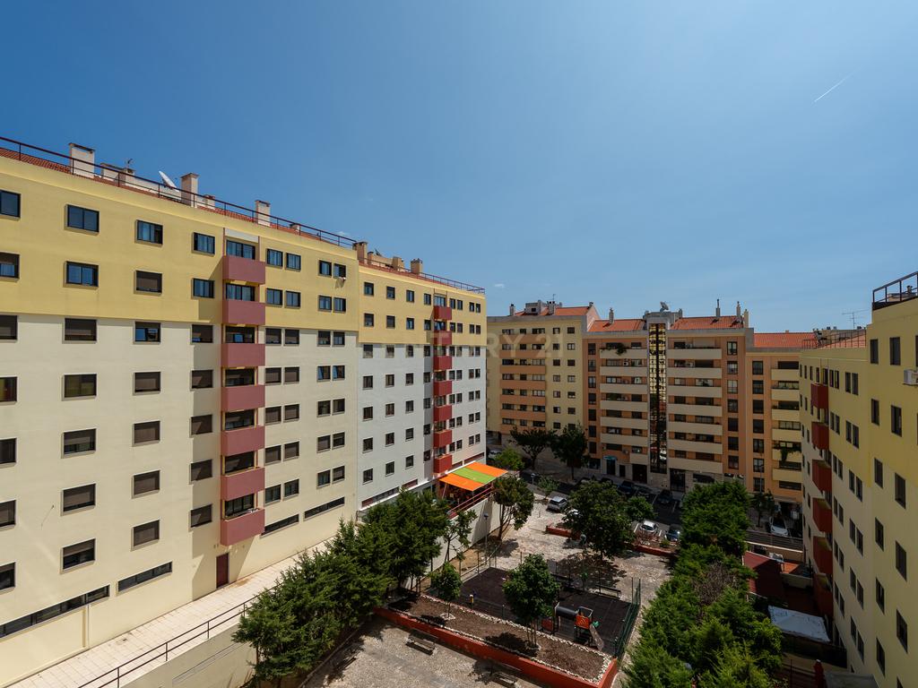 Apartamento T3 com Parqueamento – Quinta Nova, Odivelas - Image 29