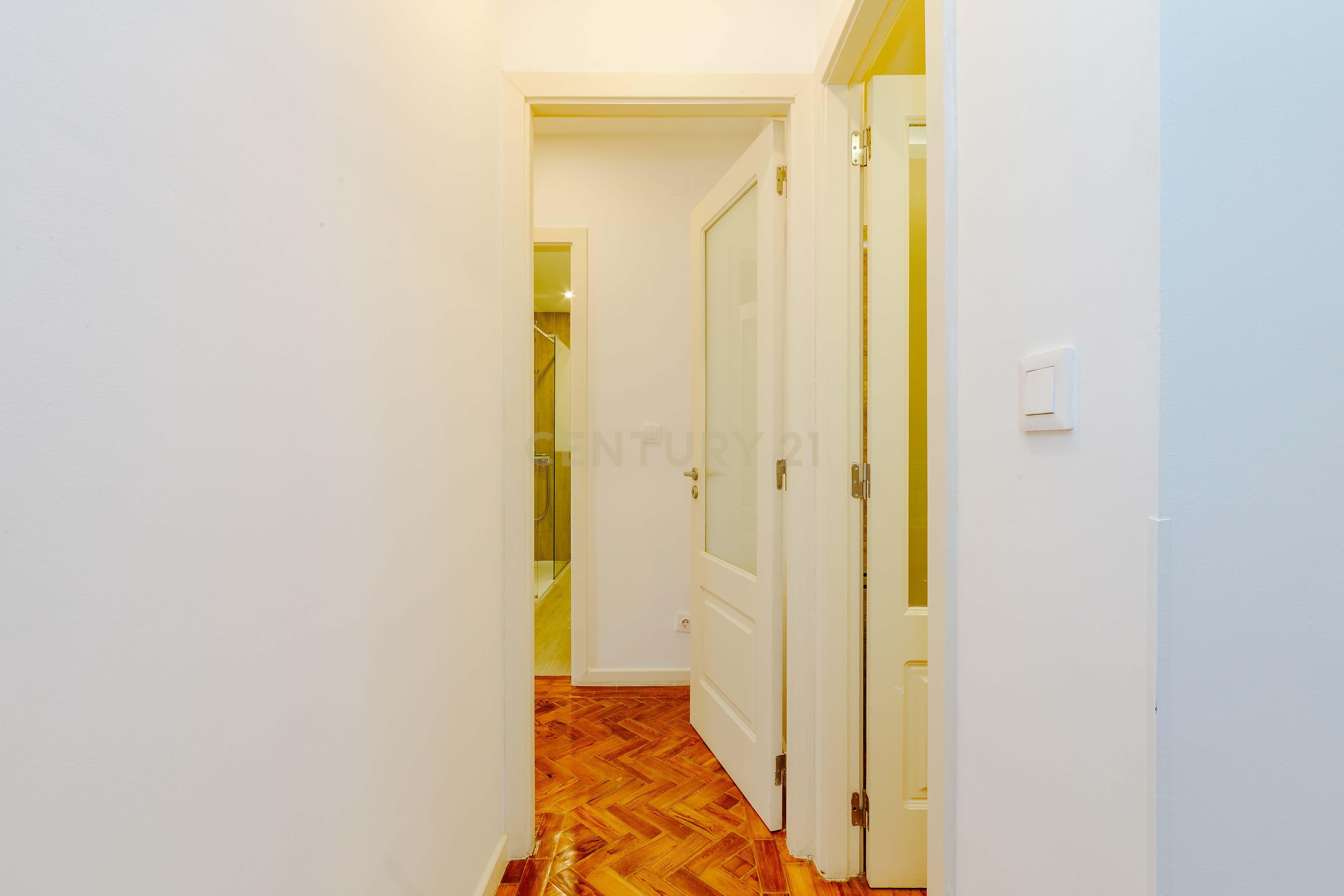 APARTAMENTO T5 REMODELADO SALDANHA LISBOA - Image 28