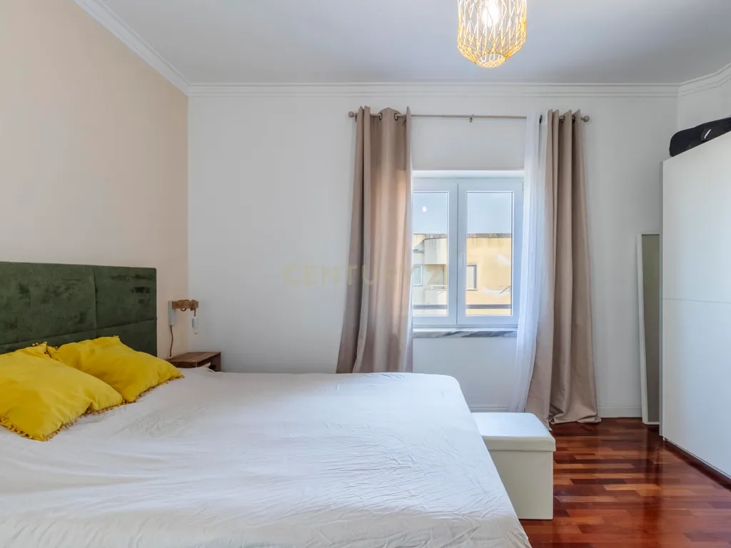 Espaçoso T3 na Sobreda com 2 Casas de Banho e Varandas - Image 52