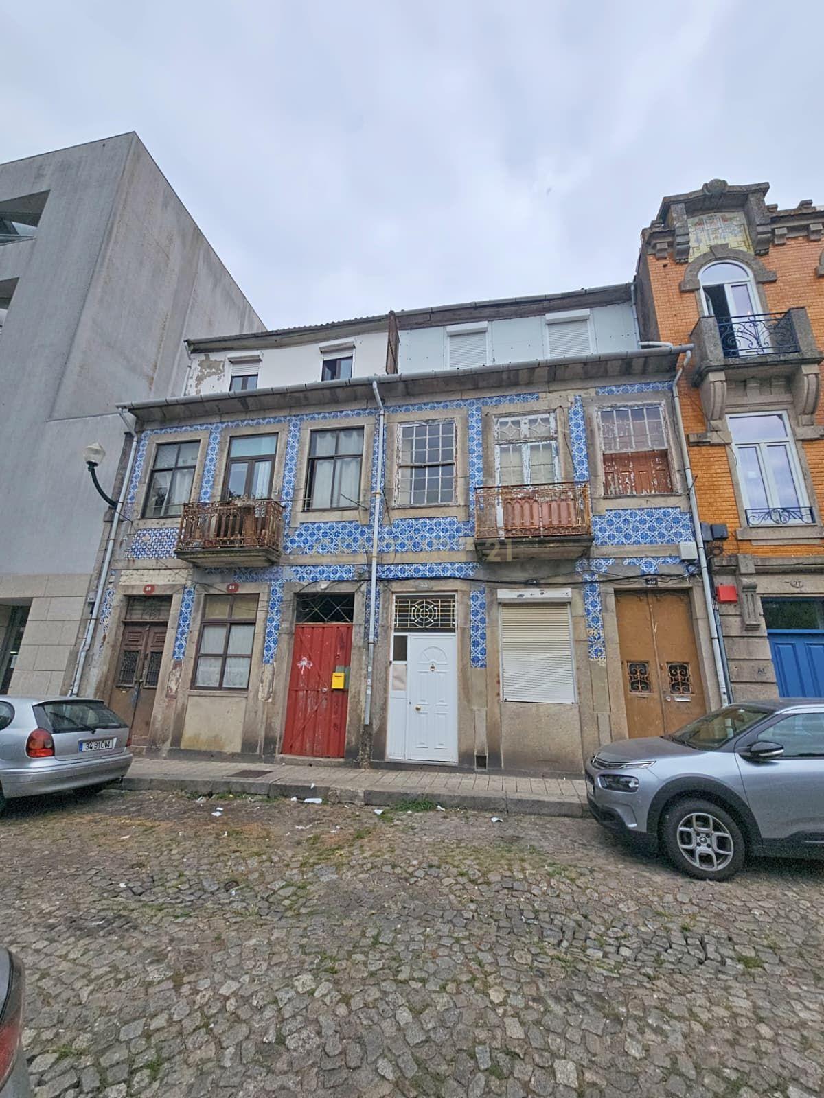 Fotografia 3 de 🏗️ Excelente Oportunidade de Investimento | Conjunto de 2 Prédios para Reabilitação e Ampliação | Praça da Alegria – Porto