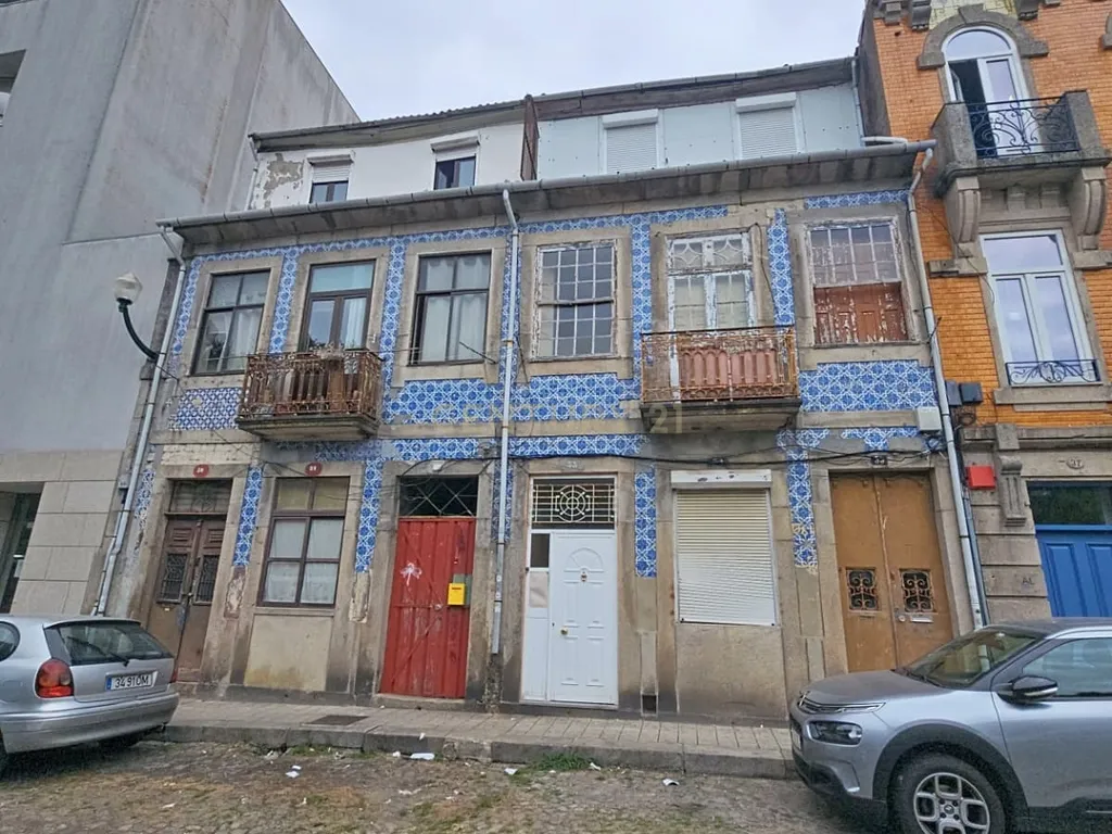 🏗️ Excelente Oportunidade de Investimento | Conjunto de 2 Prédios para Reabilitação e Ampliação | Praça da Alegria – Porto - Image 3