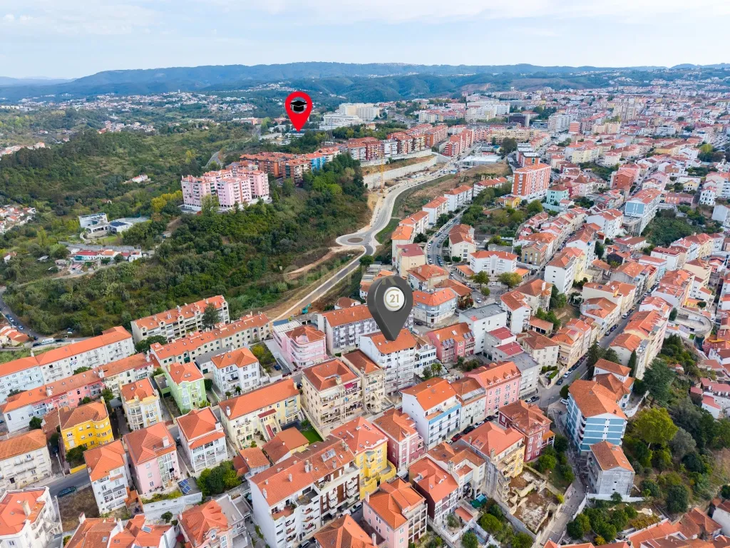 Apartamento T3 na Rua Doutor António José de Almeida 28, Coimbra, Portugal - Image 3
