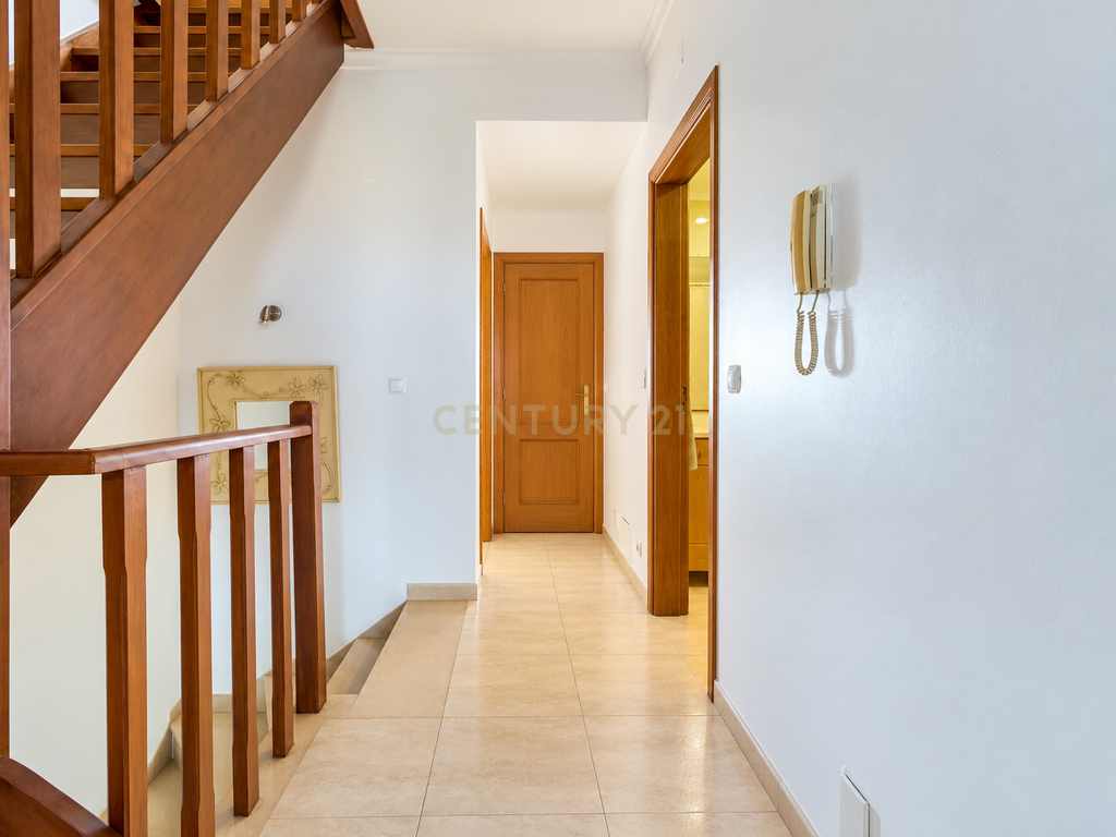 Moradia em Banda T3+1 com quintal e garagem em Zona Tranquila – Bacelos de Gaio, Seixal - Image 11