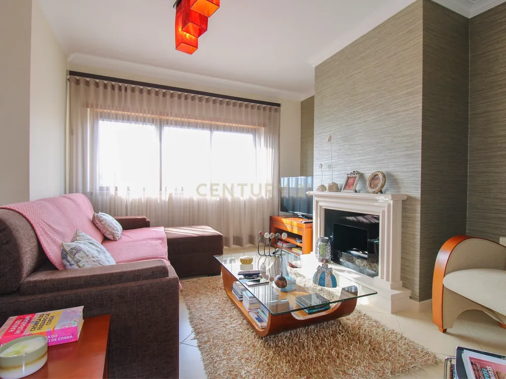 Apartamento T3 centro Palmela - Image 9