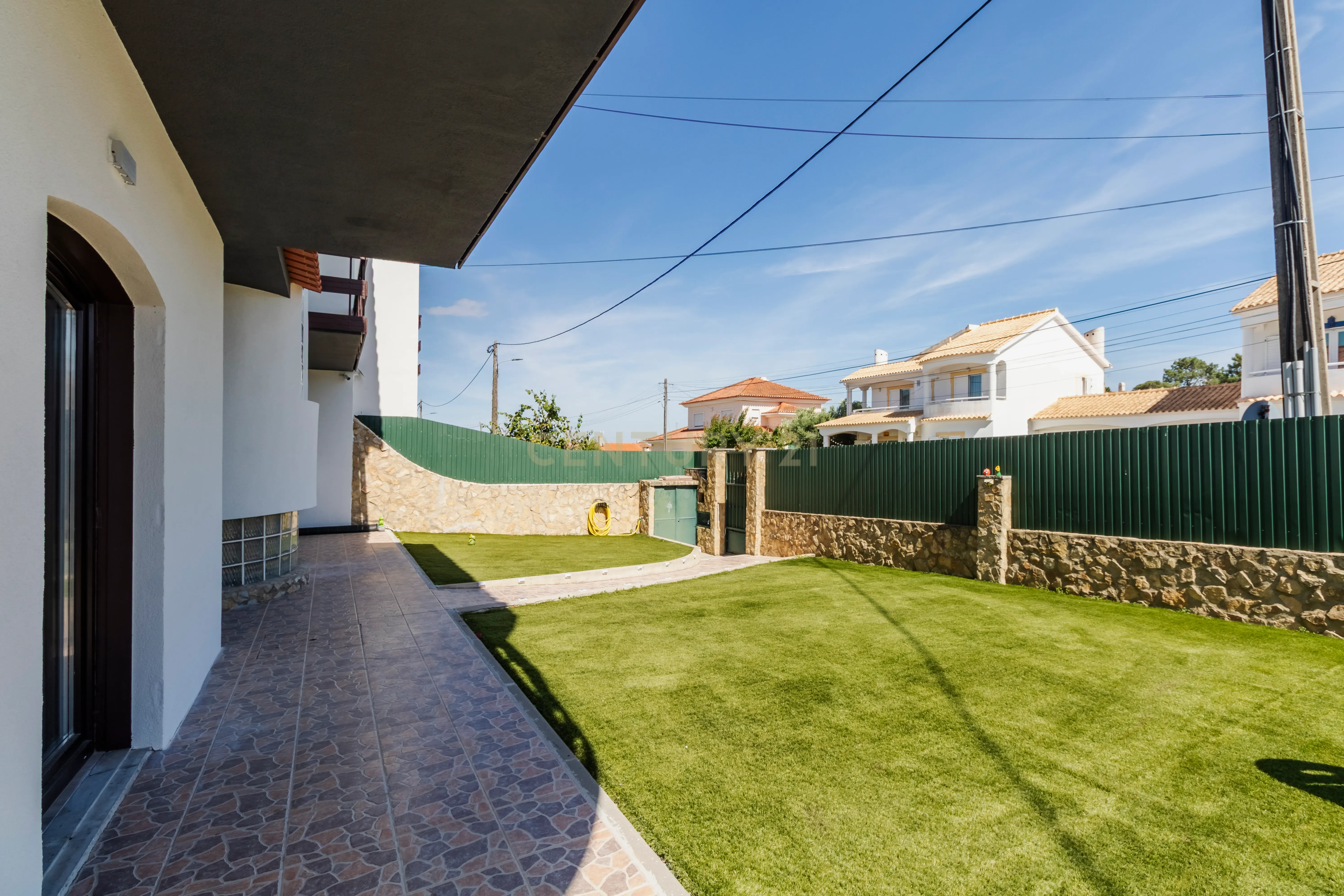 Fotografia 11 de Moradia T4 como nova com piscina na Marisol em Lote de 500m²