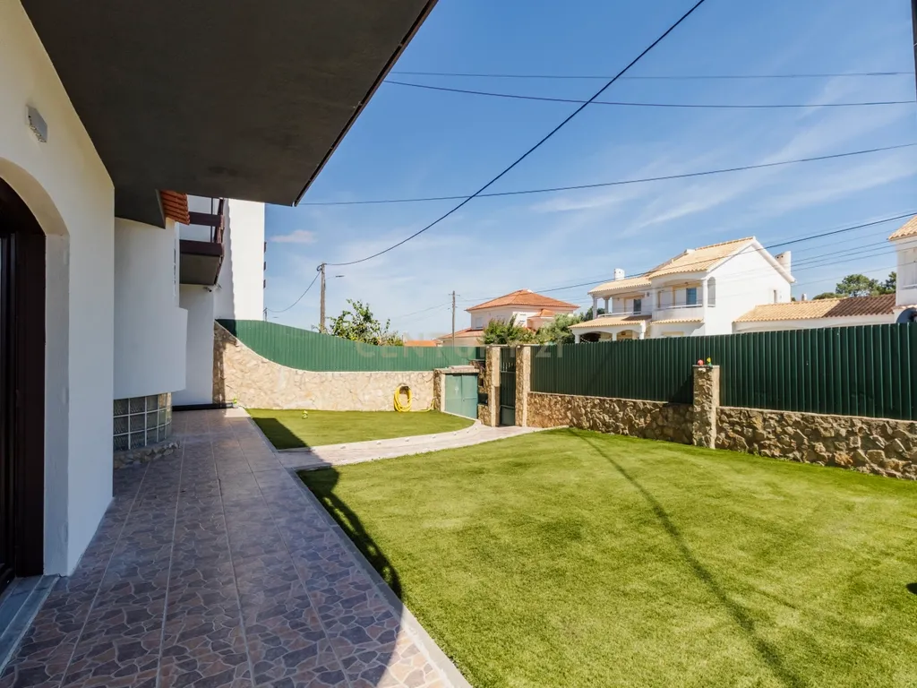 Moradia T4 como nova com piscina na Marisol em Lote de 500m² - Image 11