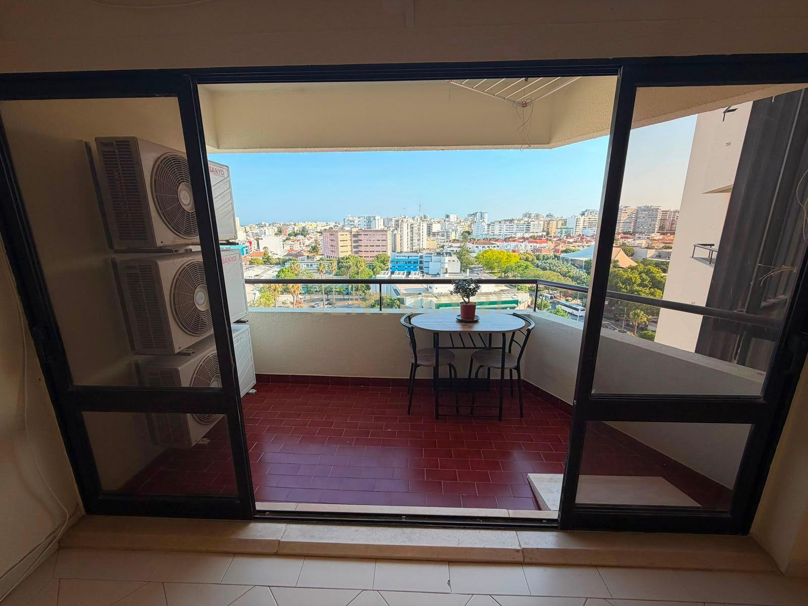 Fotografia 7 de Apartamento T2 com vistas deslumbrantes sobre o rio no centro de Portimão