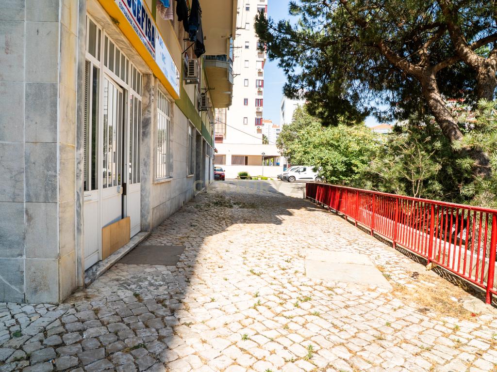 Escritório Mobilado para Arrendamento – Ramada, Odivelas | 92m² | 1.000€/mês - Image 16