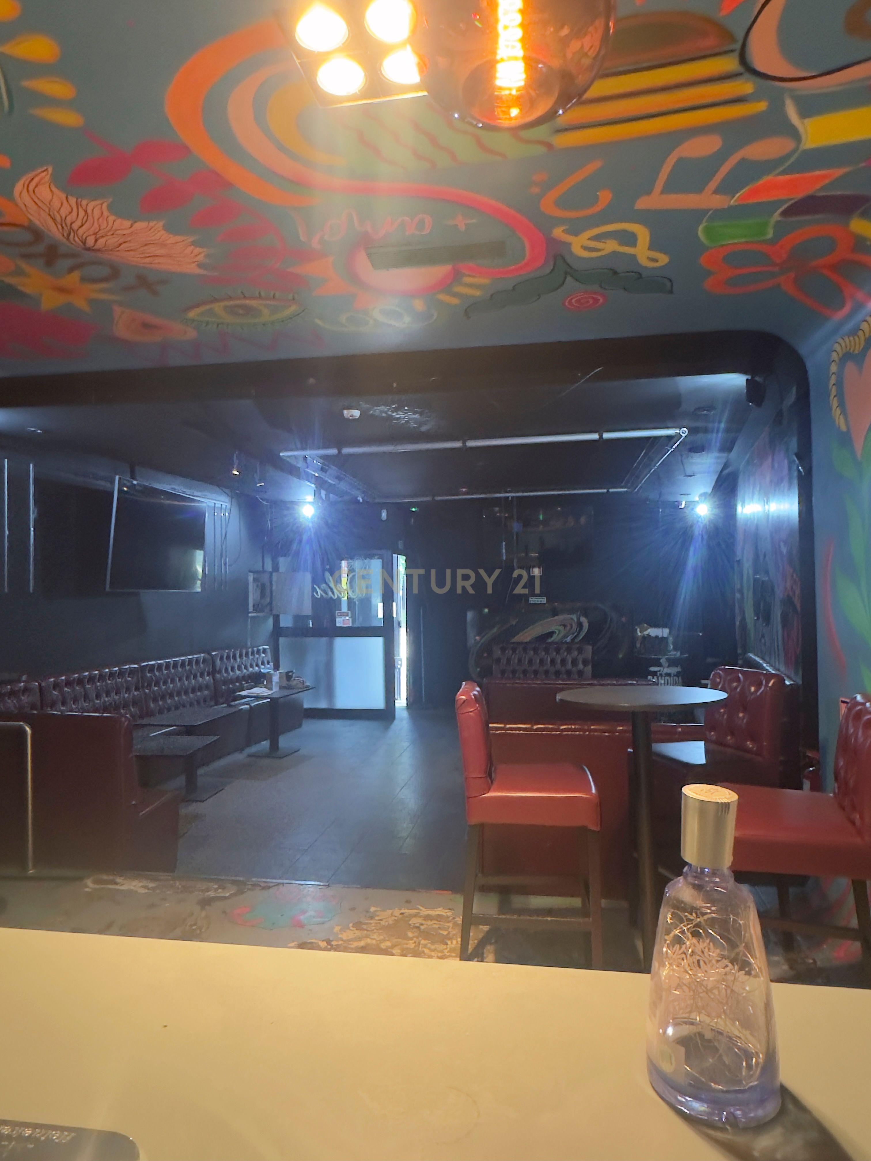Fotografia 6 de Largo de Santos | Espaço Comercial / Bar / Cafetaria — Sem Trespasse e Pronto a Abrir