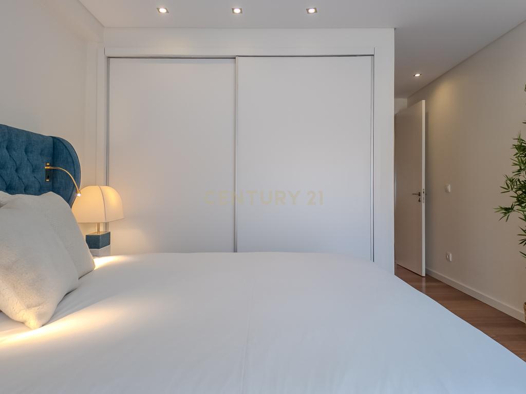 Apartamento T3 com Terraço, Varanda, Garagem | Último andar em Paranhos, Porto - Image 9