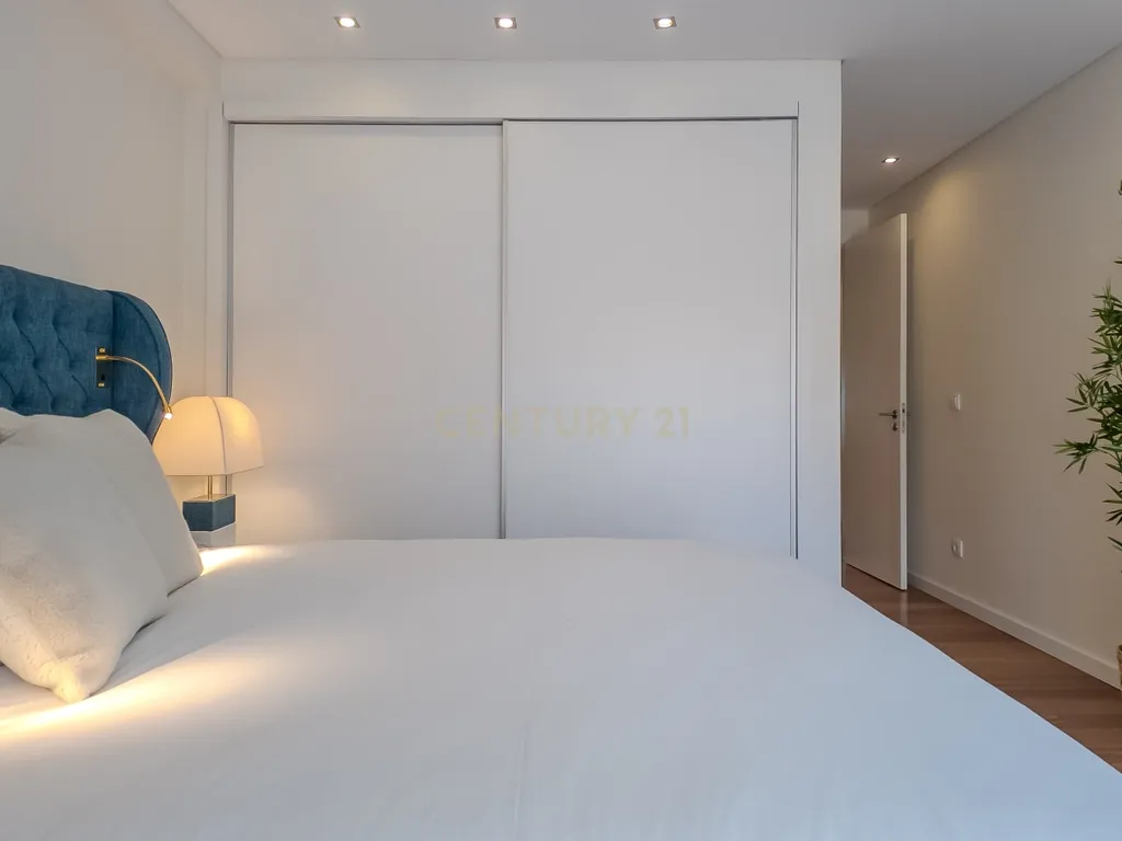 Apartamento T3 com Terraço, Varanda, Garagem | Último andar em Paranhos, Porto - Image 9