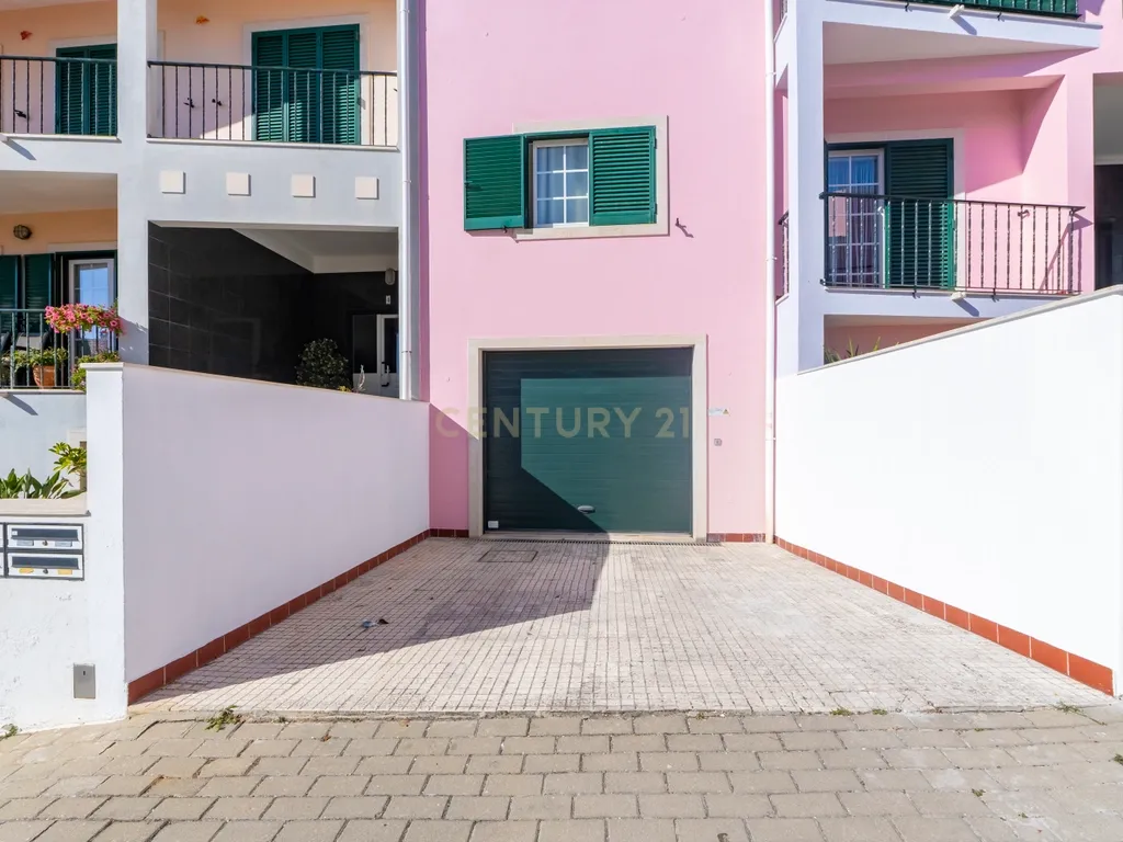 Apartamento Remodelado com Vista Mar na Ericeira, lugar de parqueamento - Image 47