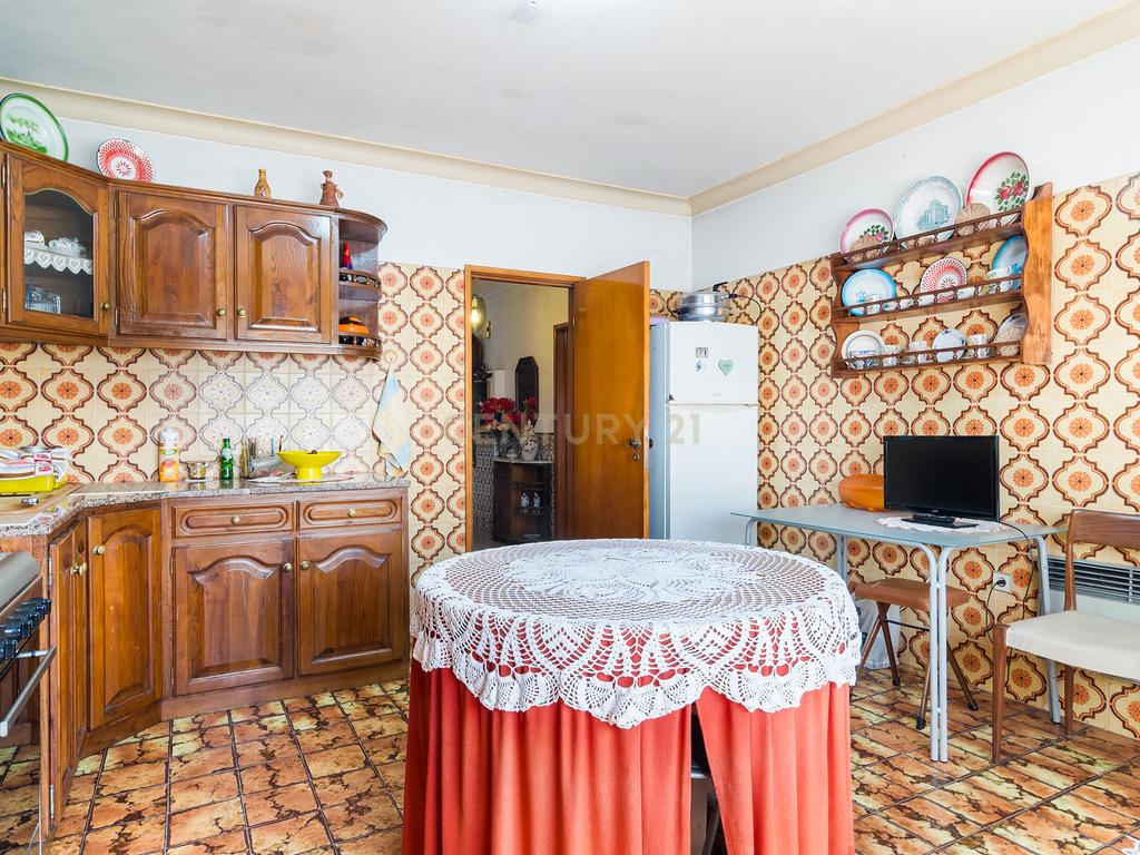 Moradia T3 em Porto Salvo | 213 m² | Garagem | Pátio e Jardim - Image 19