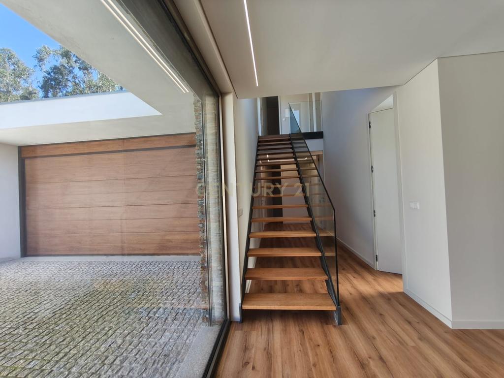Luxuosa Moradia em Marinhas - Esposende com Vista para a Montanha e Piscina - Image 4